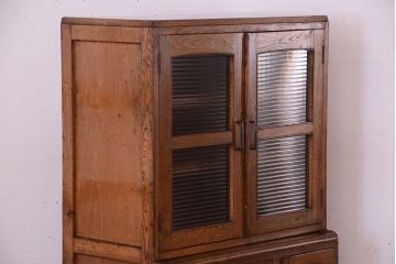 レトロ家具　モールガラス入り!昭和レトロ　小ぶりでかわいいナラ材製食器棚(収納棚)