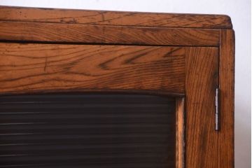 レトロ家具　モールガラス入り!昭和レトロ　小ぶりでかわいいナラ材製食器棚(収納棚)