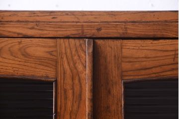 レトロ家具　モールガラス入り!昭和レトロ　小ぶりでかわいいナラ材製食器棚(収納棚)