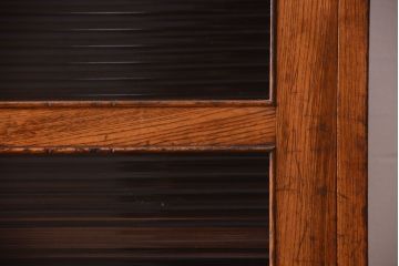 レトロ家具　モールガラス入り!昭和レトロ　小ぶりでかわいいナラ材製食器棚(収納棚)