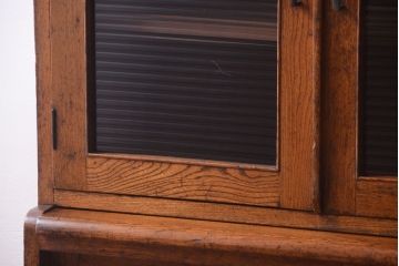 レトロ家具　モールガラス入り!昭和レトロ　小ぶりでかわいいナラ材製食器棚(収納棚)