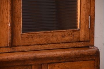 レトロ家具　モールガラス入り!昭和レトロ　小ぶりでかわいいナラ材製食器棚(収納棚)