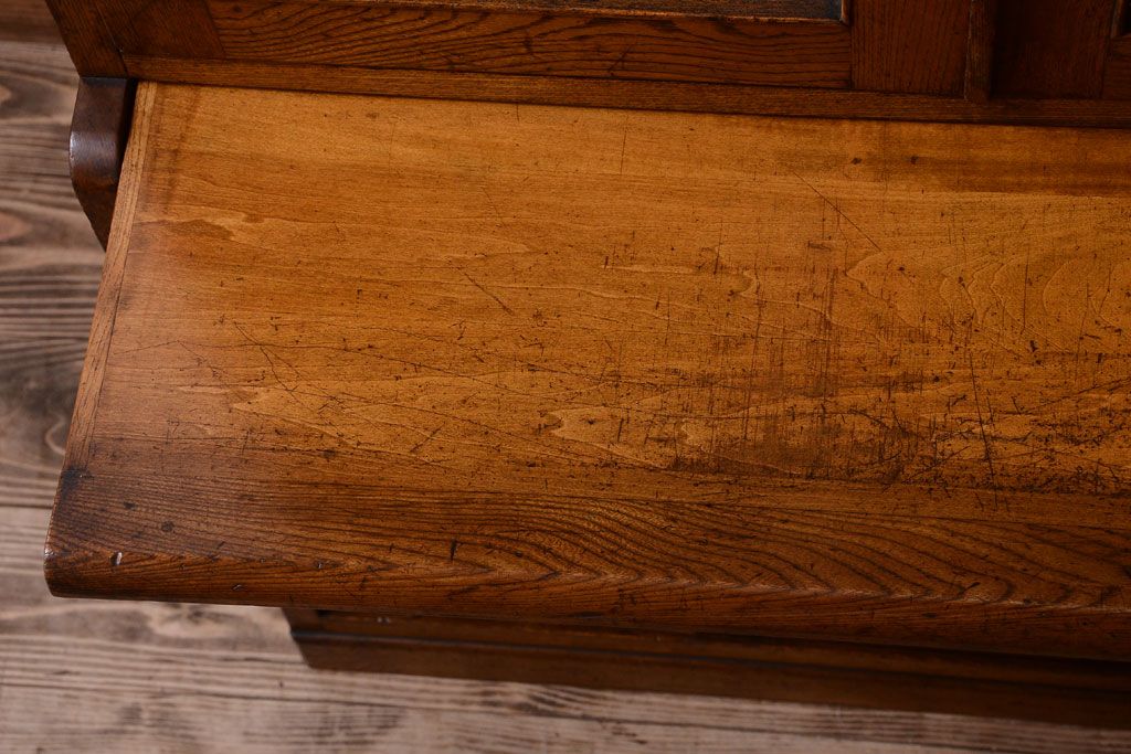 レトロ家具　モールガラス入り!昭和レトロ　小ぶりでかわいいナラ材製食器棚(収納棚)