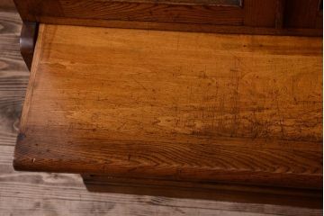 レトロ家具　モールガラス入り!昭和レトロ　小ぶりでかわいいナラ材製食器棚(収納棚)