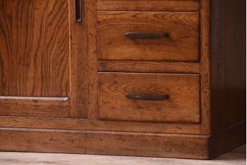 レトロ家具　モールガラス入り!昭和レトロ　小ぶりでかわいいナラ材製食器棚(収納棚)