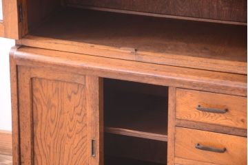 レトロ家具　モールガラス入り!昭和レトロ　小ぶりでかわいいナラ材製食器棚(収納棚)