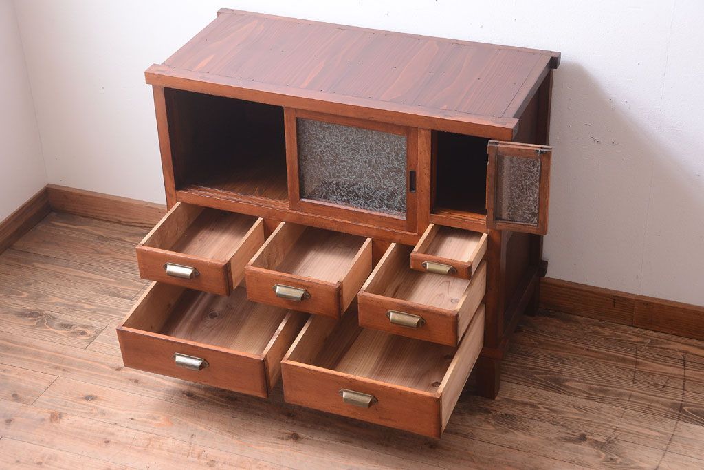 アンティーク家具　脚付き!結霜ガラス引き戸のアンティークサイドボード(収納棚)