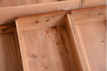 アンティーク家具　脚付き!結霜ガラス引き戸のアンティークサイドボード(収納棚)