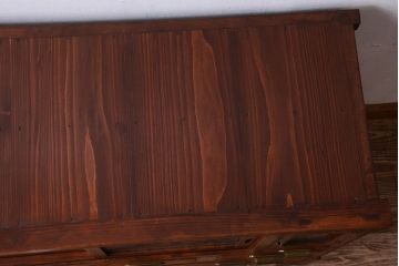 アンティーク家具　脚付き!結霜ガラス引き戸のアンティークサイドボード(収納棚)