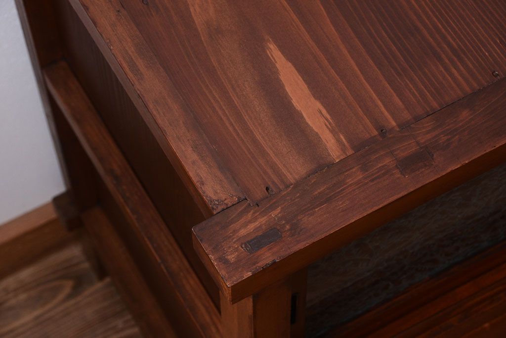 アンティーク家具　脚付き!結霜ガラス引き戸のアンティークサイドボード(収納棚)