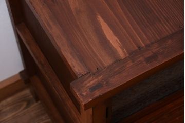 アンティーク家具　脚付き!結霜ガラス引き戸のアンティークサイドボード(収納棚)