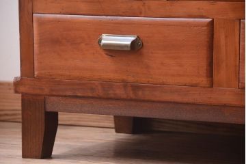 アンティーク家具　脚付き!結霜ガラス引き戸のアンティークサイドボード(収納棚)