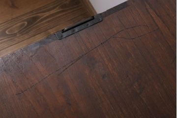 アンティーク家具　和製アンティーク　モールガラス戸!引き出し3杯付きの鉄脚ローボード(2)