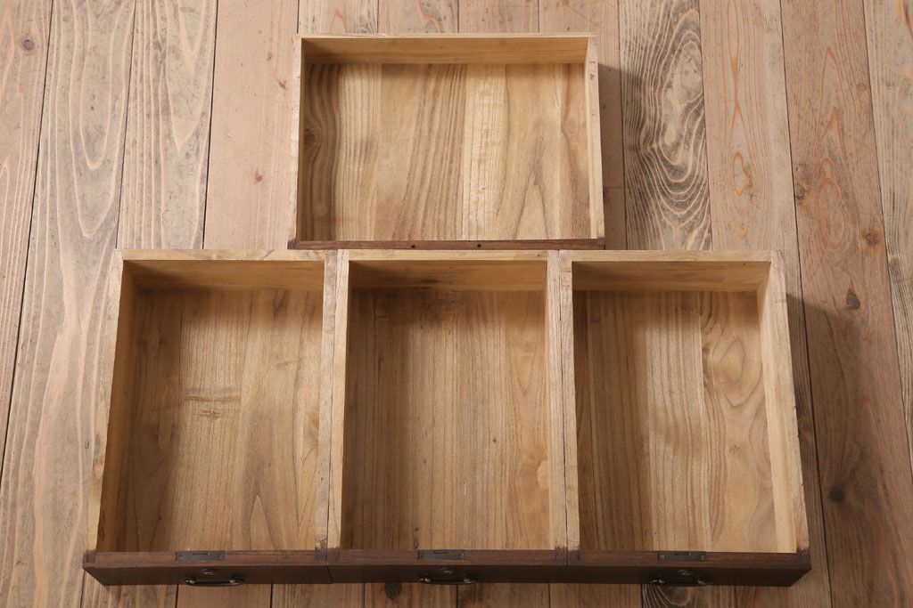 アンティーク家具　和製アンティーク　モールガラス戸!引き出し3杯付きの鉄脚ローボード(2)