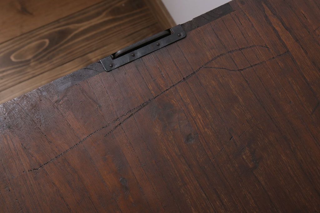 アンティーク家具　和製アンティーク　モールガラス戸!引き出し3杯付きの鉄脚ローボード(2)