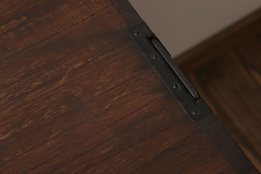 アンティーク家具　和製アンティーク　モールガラス戸!引き出し3杯付きの鉄脚ローボード(2)