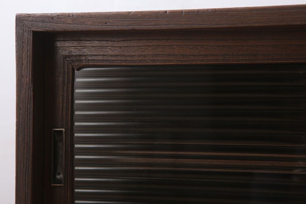 アンティーク家具　和製アンティーク　モールガラス戸!引き出し3杯付きの鉄脚ローボード(2)