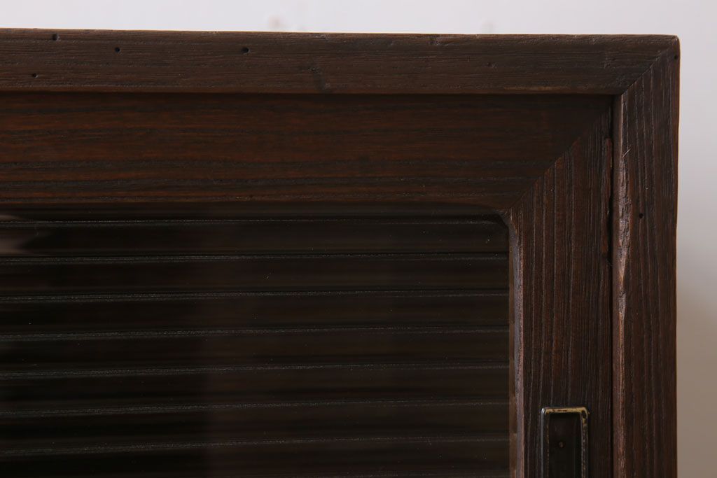 アンティーク家具　和製アンティーク　モールガラス戸!引き出し3杯付きの鉄脚ローボード(2)