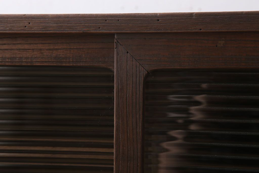 アンティーク家具　和製アンティーク　モールガラス戸!引き出し3杯付きの鉄脚ローボード(2)