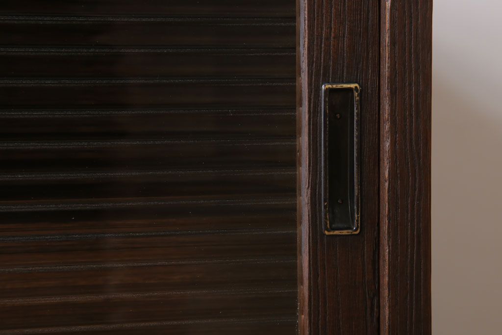 アンティーク家具　和製アンティーク　モールガラス戸!引き出し3杯付きの鉄脚ローボード(2)