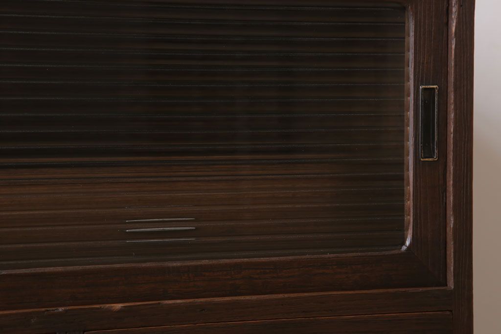 アンティーク家具　和製アンティーク　モールガラス戸!引き出し3杯付きの鉄脚ローボード(2)