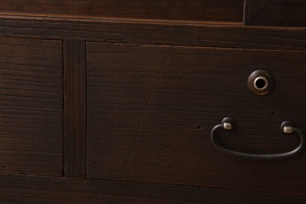 アンティーク家具　和製アンティーク　モールガラス戸!引き出し3杯付きの鉄脚ローボード(2)