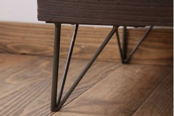 アンティーク家具　和製アンティーク　モールガラス戸!引き出し3杯付きの鉄脚ローボード(2)