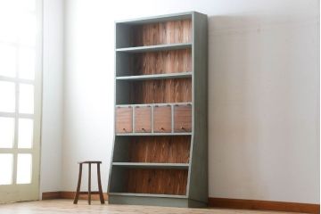 アンティーク家具　パタパタ戸棚付き!大きなペイント本棚