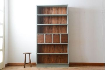 アンティーク家具　パタパタ戸棚付き!大きなペイント本棚