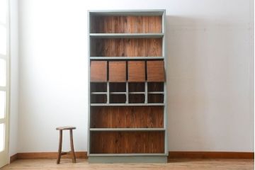 アンティーク家具　パタパタ戸棚付き!大きなペイント本棚