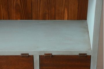 アンティーク家具　パタパタ戸棚付き!大きなペイント本棚
