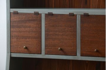 アンティーク家具　パタパタ戸棚付き!大きなペイント本棚