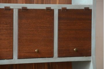 アンティーク家具　パタパタ戸棚付き!大きなペイント本棚