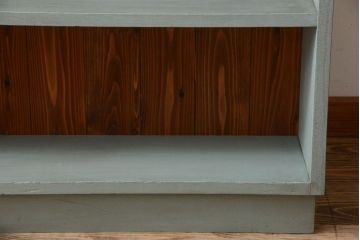 アンティーク家具　パタパタ戸棚付き!大きなペイント本棚