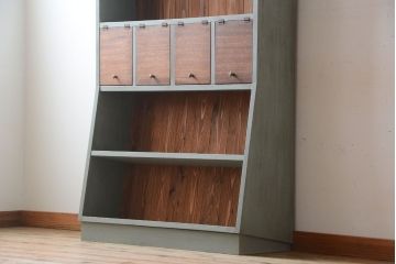 アンティーク家具　パタパタ戸棚付き!大きなペイント本棚