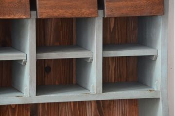 アンティーク家具　パタパタ戸棚付き!大きなペイント本棚