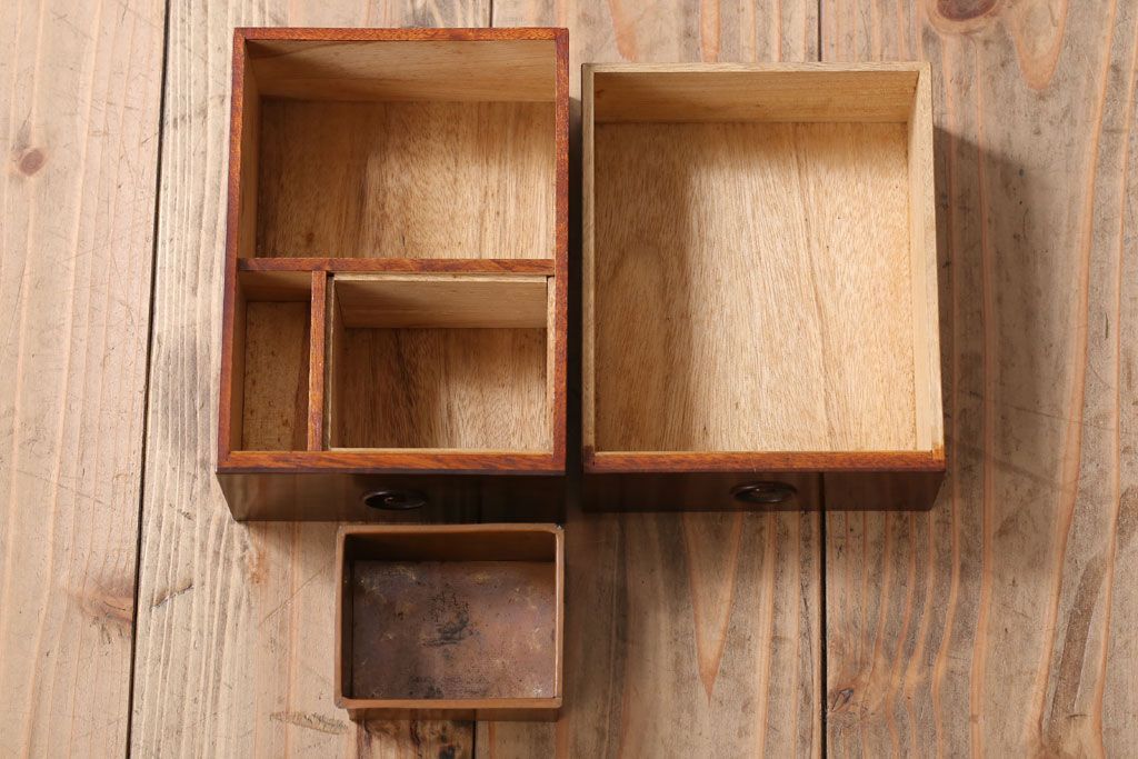 アンティーク家具　大正昭和期　銅のおとし付き!上質な小引き出し(煙草入れ)