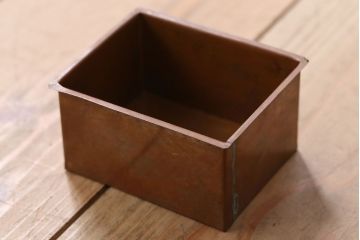 アンティーク家具　大正昭和期　銅のおとし付き!上質な小引き出し(煙草入れ)