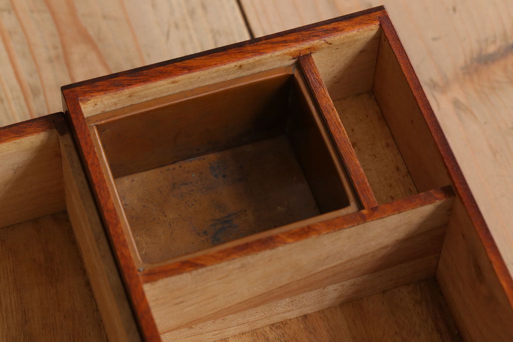 アンティーク家具　大正昭和期　銅のおとし付き!上質な小引き出し(煙草入れ)