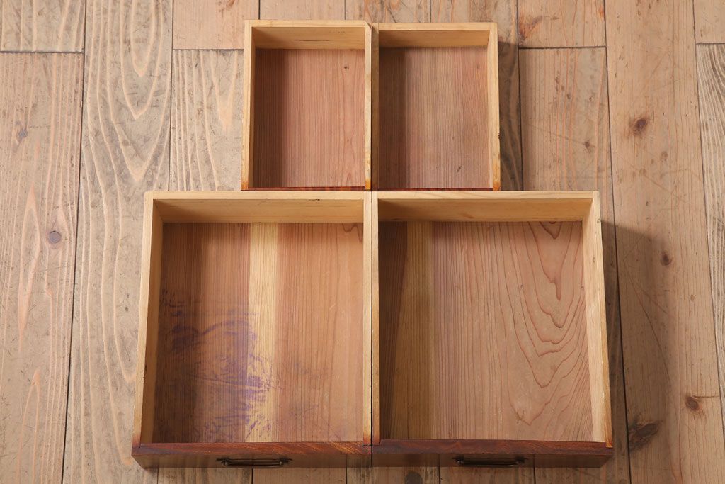 レトロ家具　ダイヤガラス!幅狭サイズ　昭和レトロなアンティーク茶箪笥