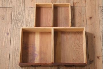 レトロ家具　ダイヤガラス!幅狭サイズ　昭和レトロなアンティーク茶箪笥