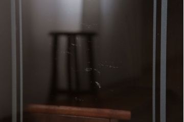 レトロ家具　ダイヤガラス!幅狭サイズ　昭和レトロなアンティーク茶箪笥