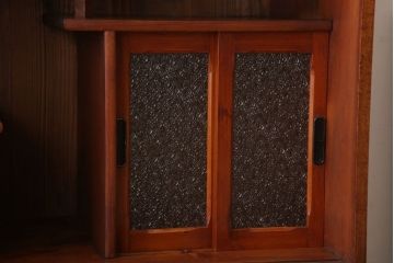 レトロ家具　ダイヤガラス!幅狭サイズ　昭和レトロなアンティーク茶箪笥