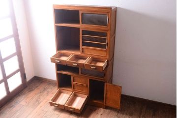 アンティーク家具　和製アンティーク　モールガラス入り!古い木製の重ね食器棚(カップボード)