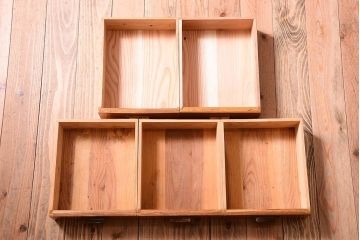 アンティーク家具　和製アンティーク　モールガラス入り!古い木製の重ね食器棚(カップボード)