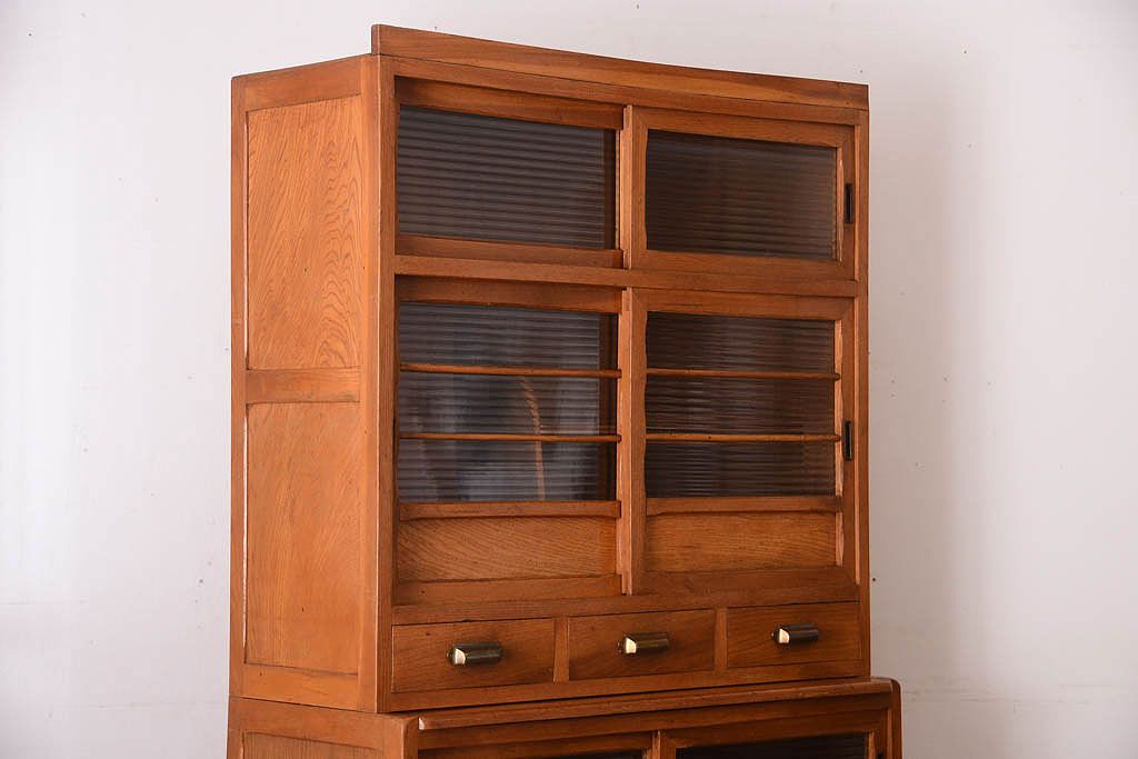 アンティーク家具　和製アンティーク　モールガラス入り!古い木製の重ね食器棚(カップボード)