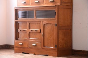 アンティーク家具　和製アンティーク　モールガラス入り!古い木製の重ね食器棚(カップボード)