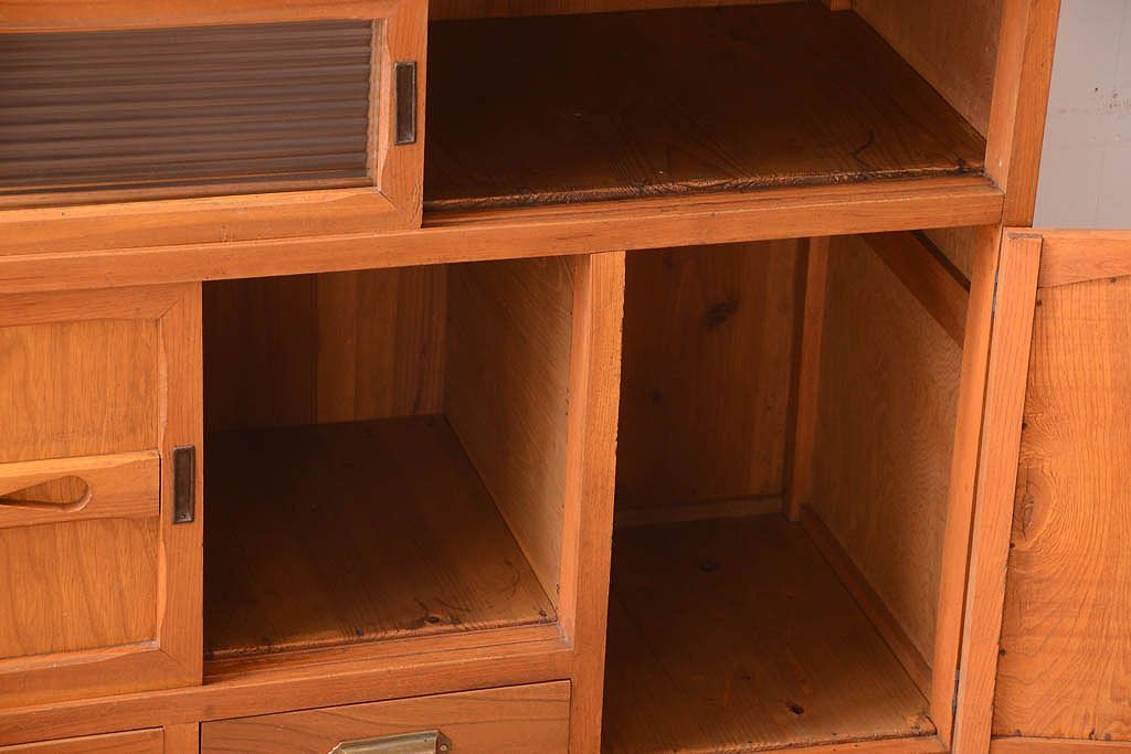 アンティーク家具　和製アンティーク　モールガラス入り!古い木製の重ね食器棚(カップボード)