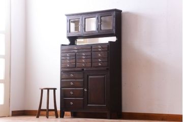 レトロ家具　昭和レトロ　変わり型　脚付き!古い木製のアンティークデンタルキャビネット