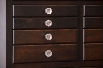 レトロ家具　昭和レトロ　変わり型　脚付き!古い木製のアンティークデンタルキャビネット